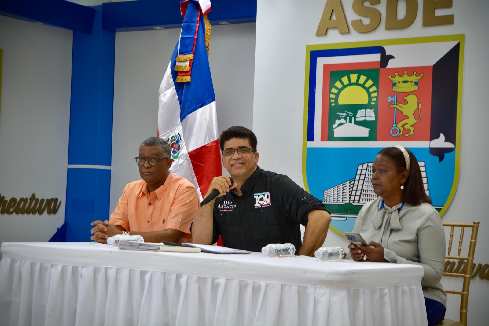 Dío Astacio convoca reunión de emergencia con alcaldes pedáneos ante efectos de huracán Beryl