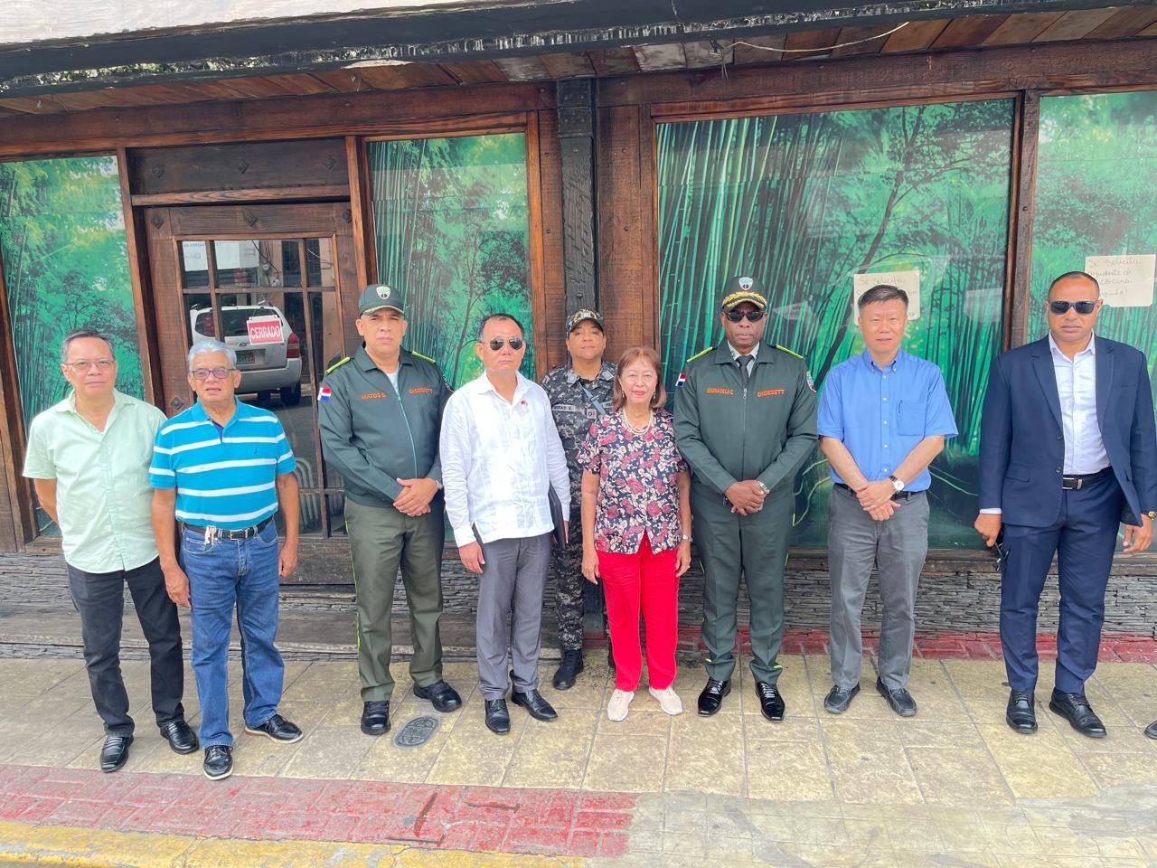 Director de la DIGESETT realiza recorrido por el Barrio Chino junto a comerciantes de la zona