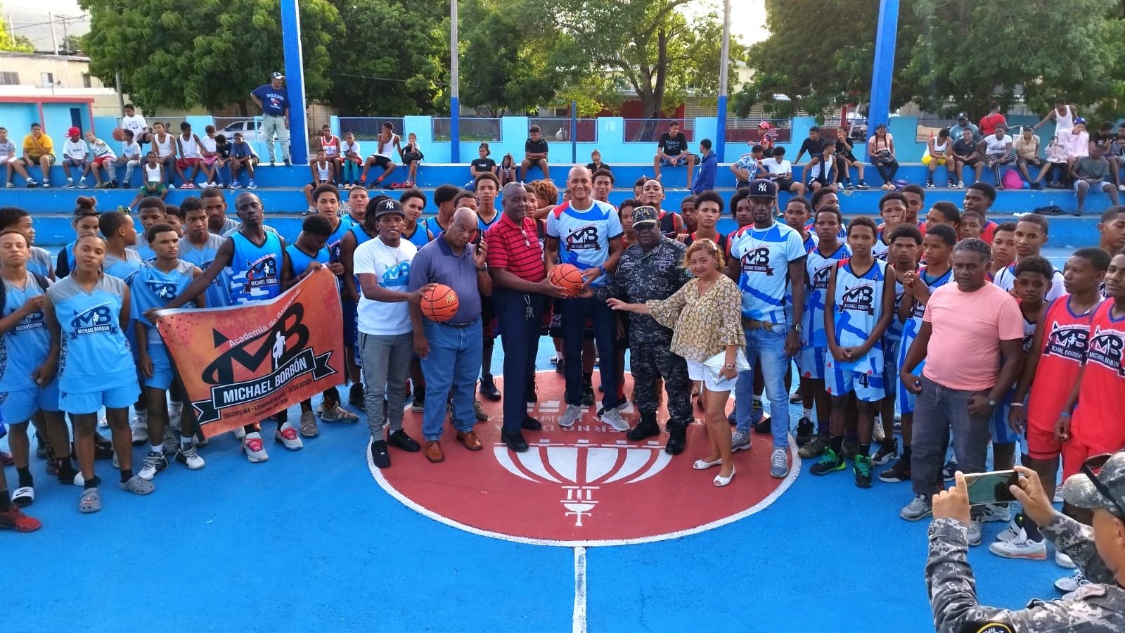 Policía Nacional y autoridades deportivas inauguran Torneo de Baloncesto U-16 "La Policía es mi Amiga" en Barahona