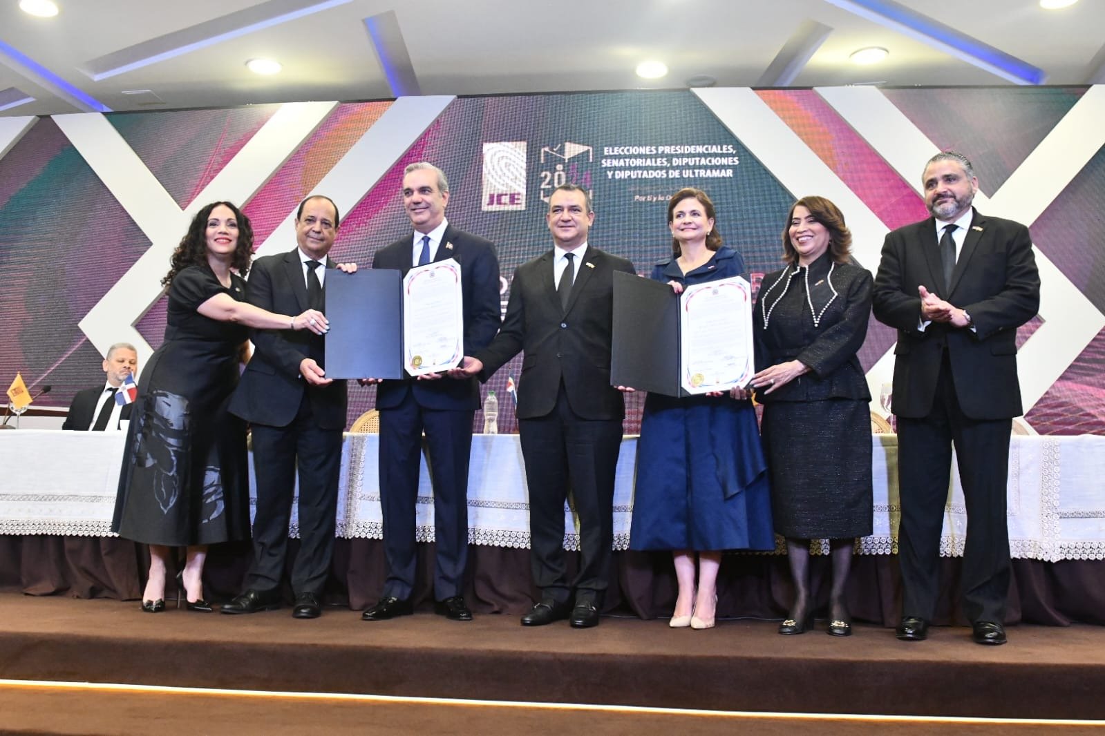 JCE entrega certificados de elección a ganadores de comicios del pasado 19 de mayo