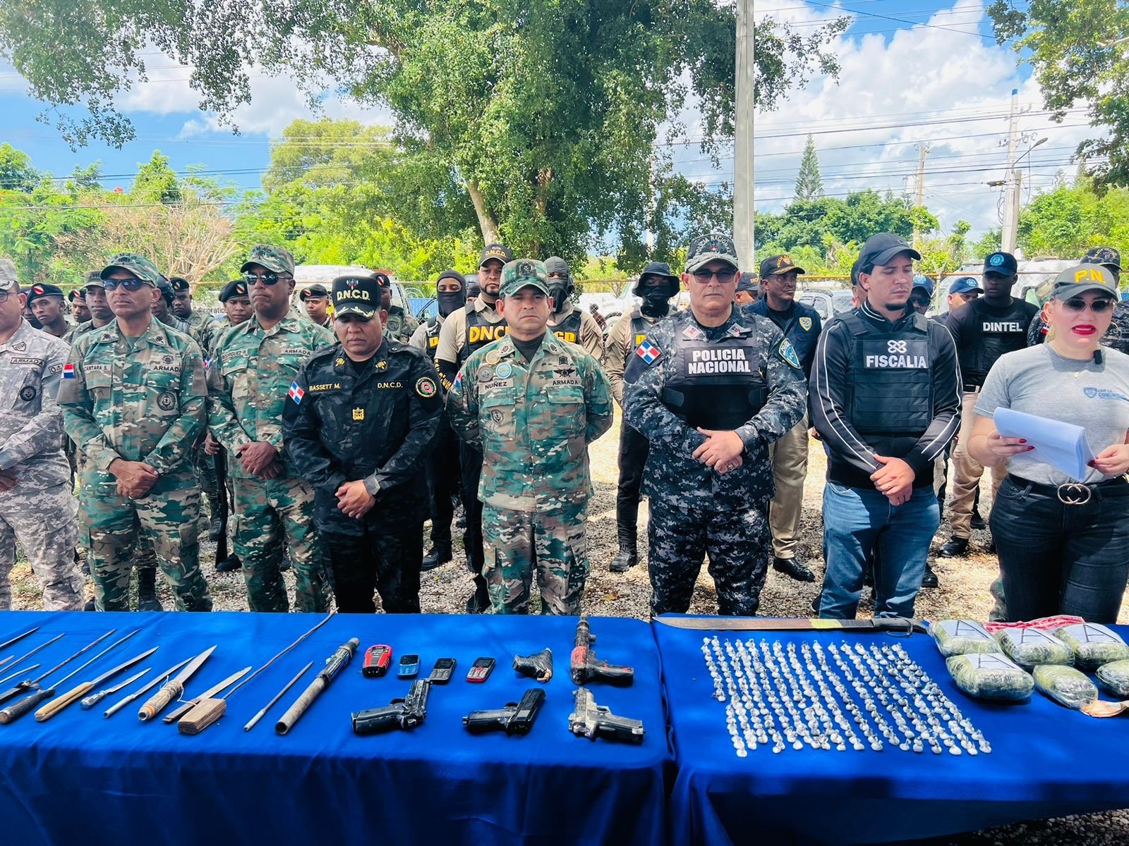 Fuerza de Tarea Conjunta incauta drogas, armas de fuego, armas cortantes y radios de comunicación en La Romana