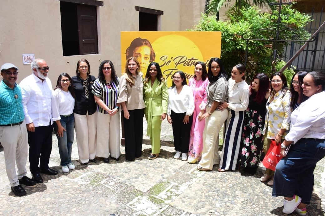 Periodistas acuerdan impulsar unidas estrategias para contribuir con los avances de la mujer dominicana