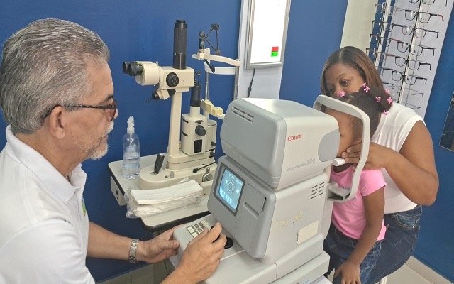 Fundación Denfi y Alcaldía de San Luis encabezan operativo oftalmológico