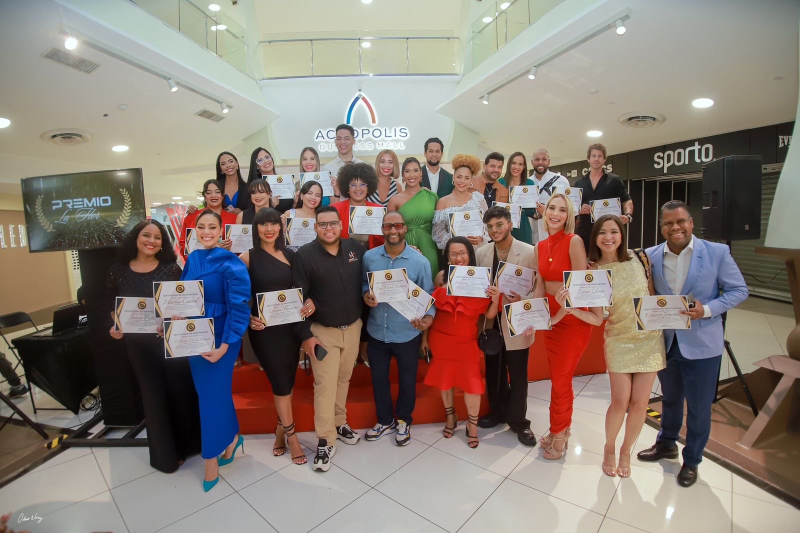 Realizan ceremonia de entrega de certificados a nominados de Premios La Flor 2024 