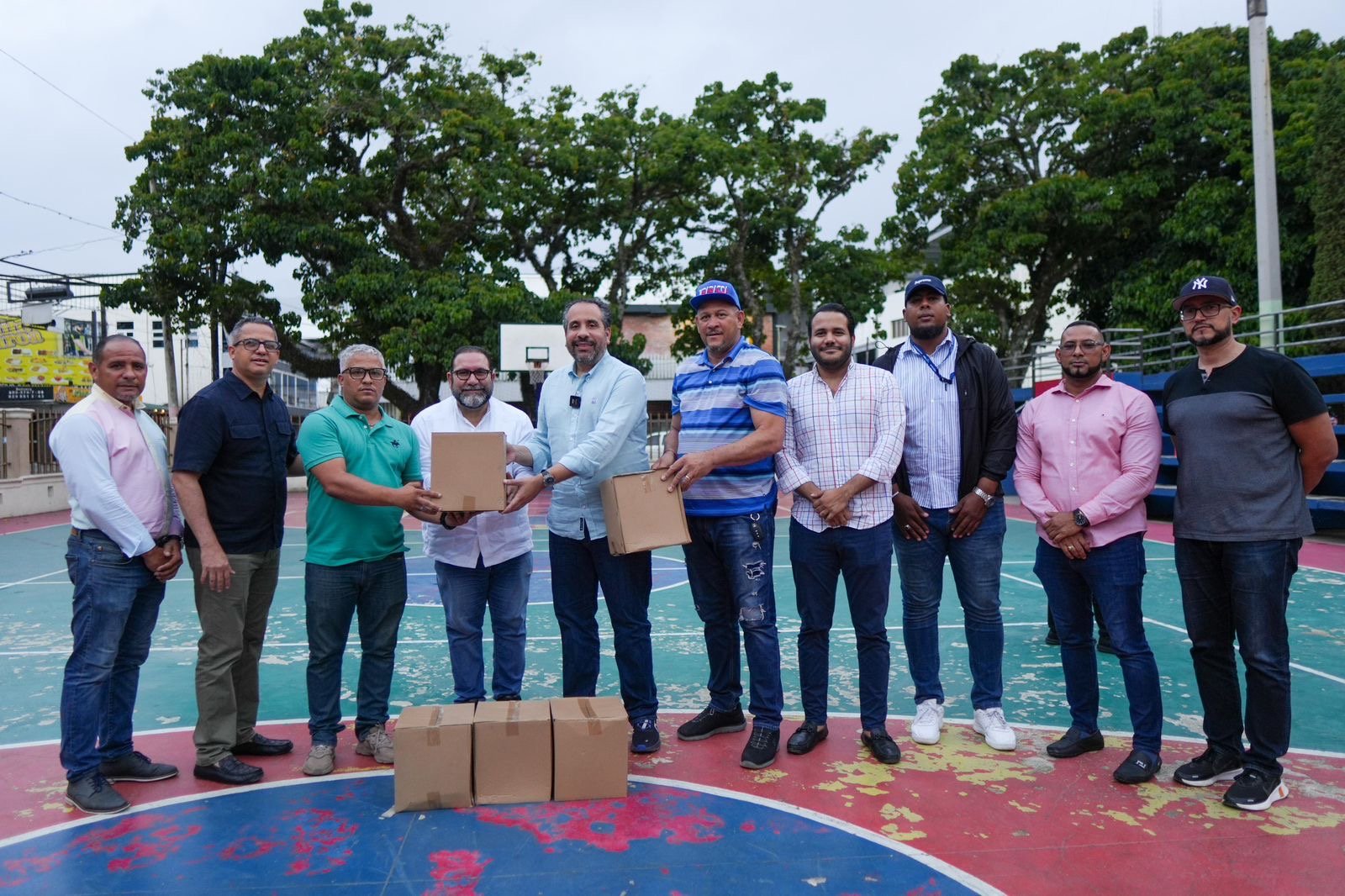 El INEFI ilumina el play y la cancha municipal de Jarabacoa