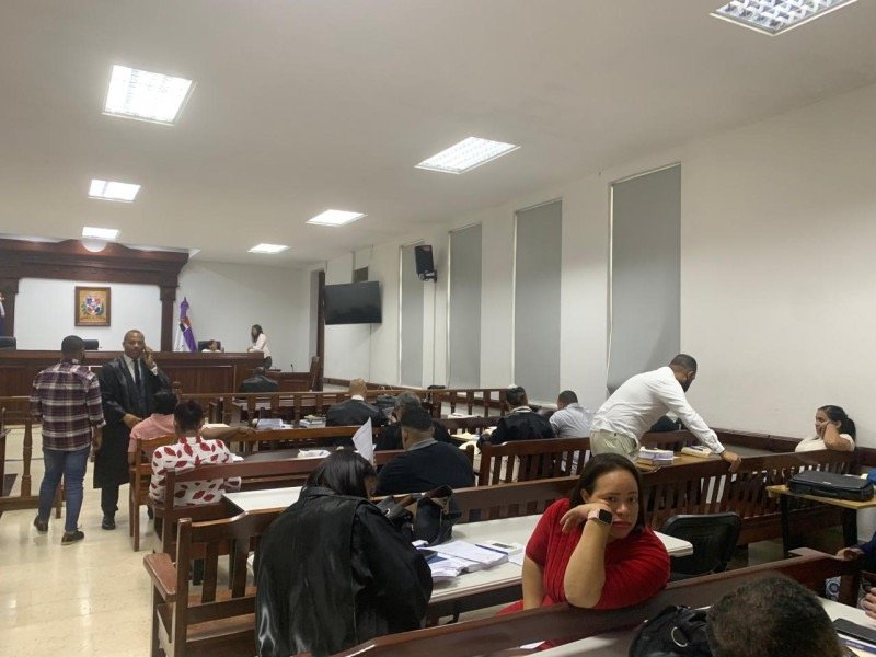 Presentan acusación contra fiscalizador del DN y otros 16 imputados en caso Operación Gavilán