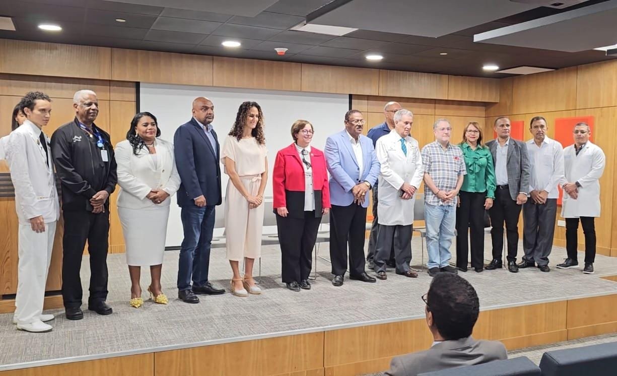 SRSM e IMAHelps inician jornada de cirugías gratuitas con médicos de RD y EE.UU
