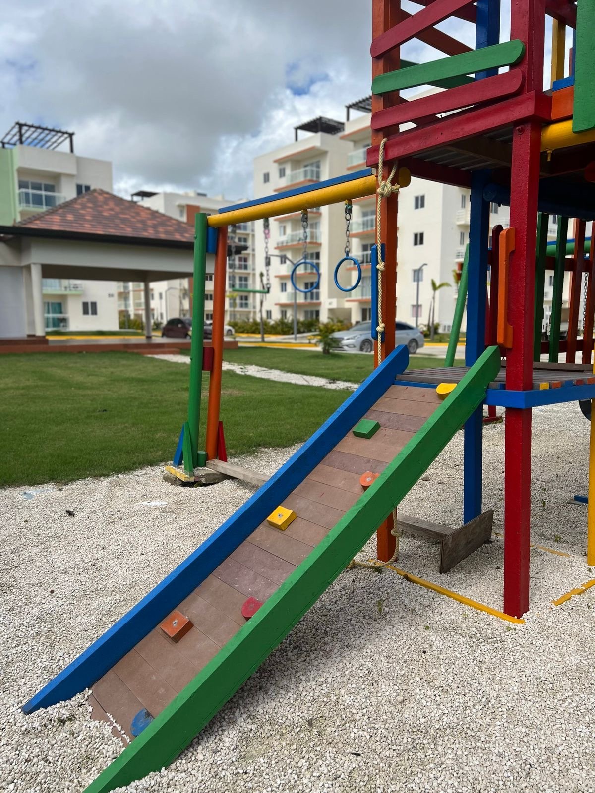 Botellitas entregadas en Plásticos por Escolares serán convertidas en mobiliario urbano