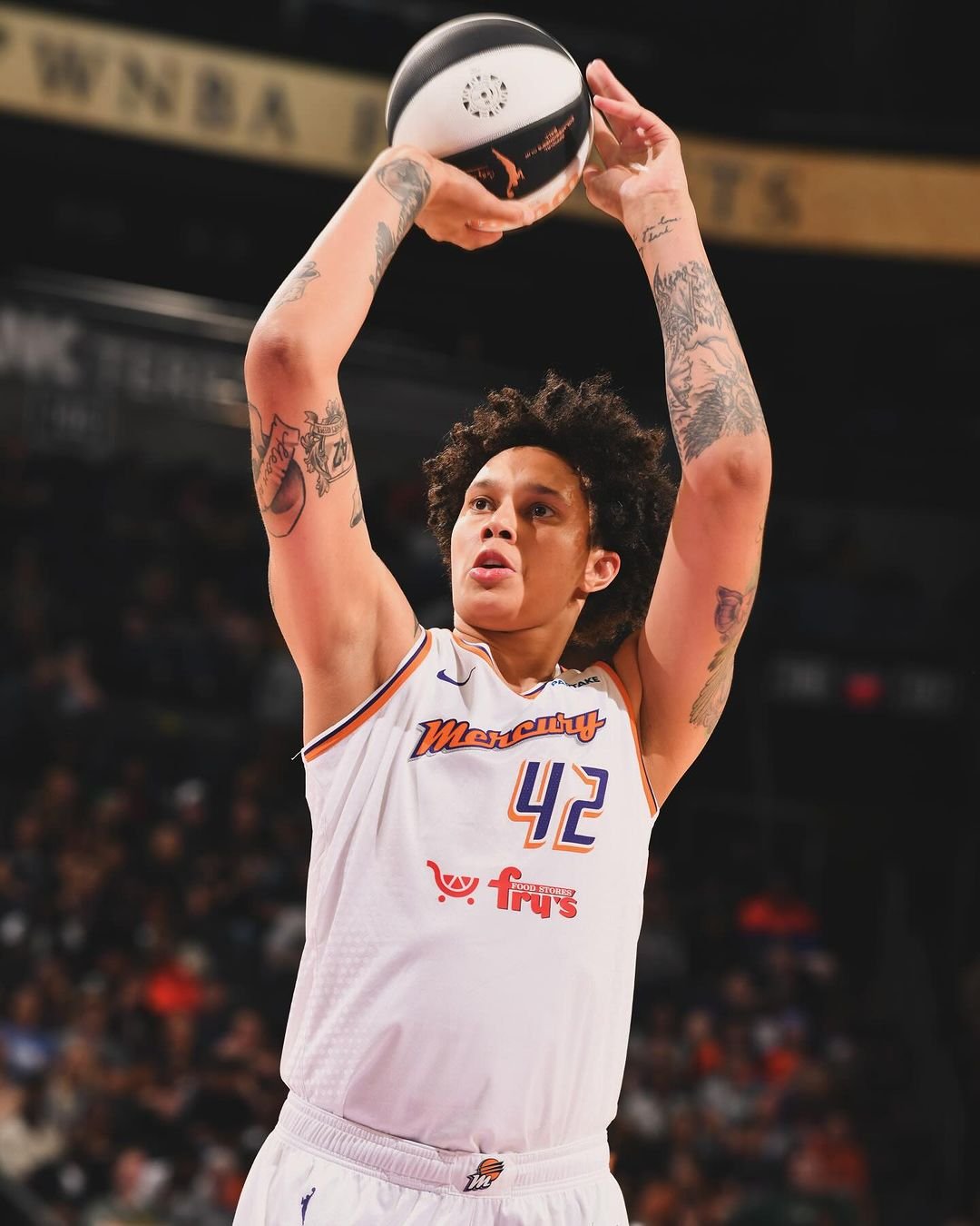 Brittney Griner: la jugadora de baloncesto que pasó de una prisión en Rusia a la búsqueda de la medalla con Estados Unidos