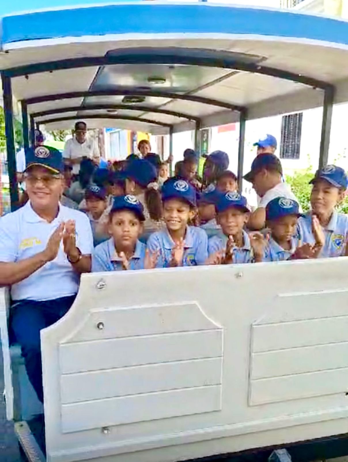 Policía Comunitaria realiza un pasadía divertido " Con Nuestros Peques Comunitarios"