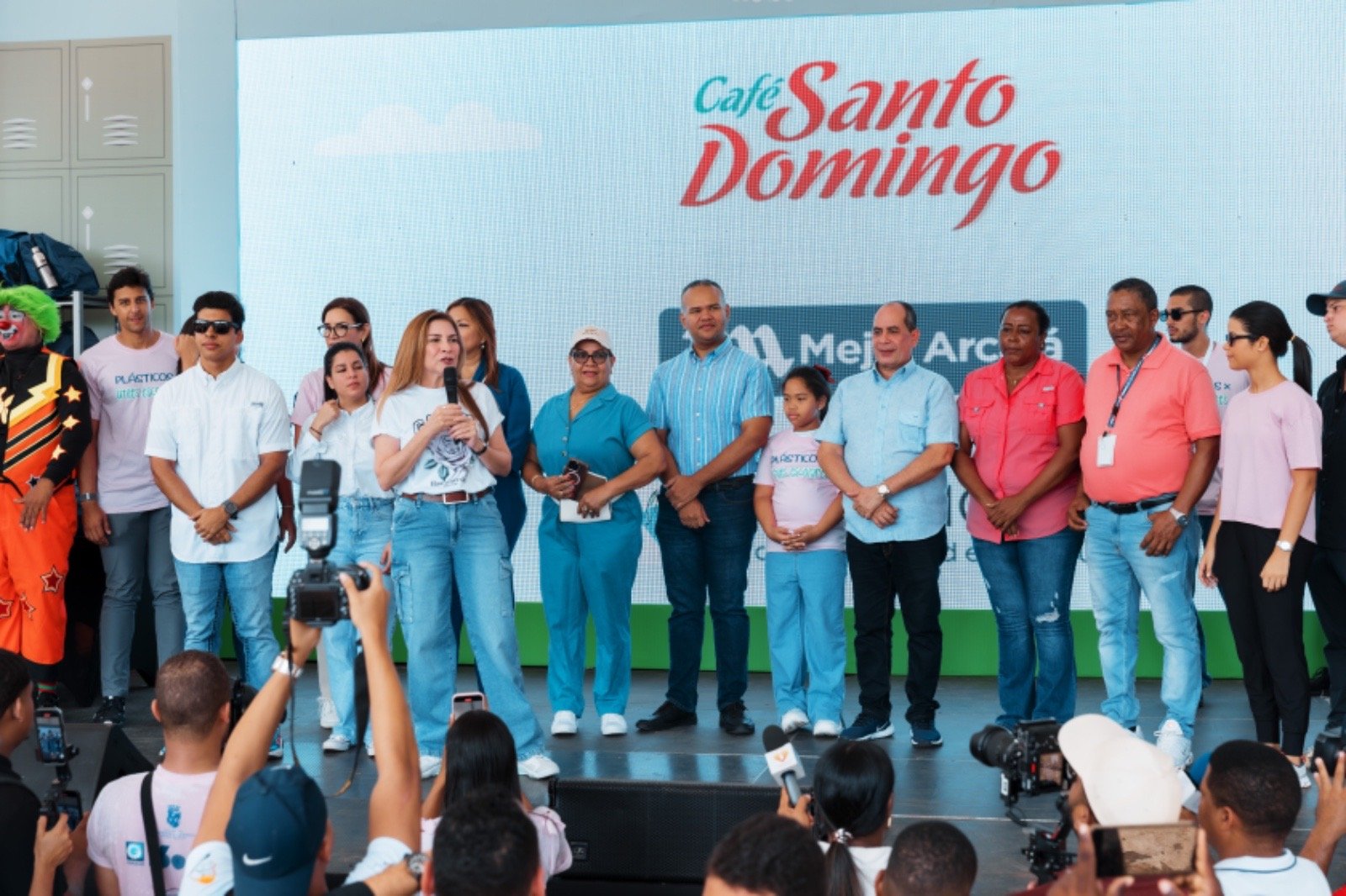 Alcaldía del Distrito Nacional recolecta más de siete millones de botellas plásticas en primera edición de Plásticos por Escolares