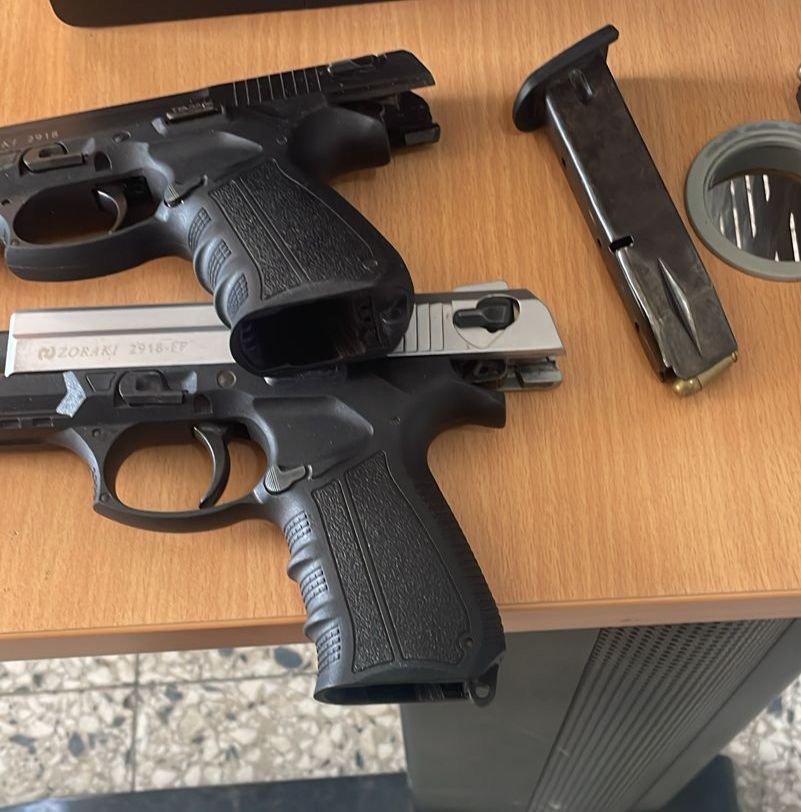 Policía ocupa tres armas de fuego y detiene varios antisociales por robo mediante roturas en Los Guaricanos, SDN