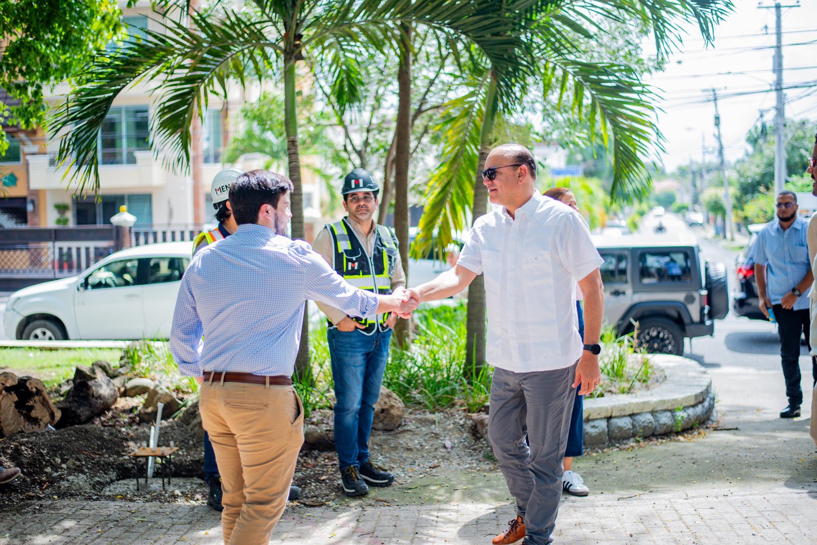 Alcalde Ulises Rodríguez supervisa avances en la renovación del parque de Villa Olga