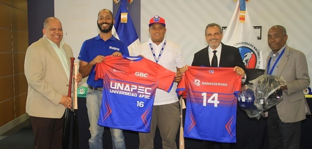Comisionado de Béisbol y la LBU entregan  uniformes y útiles deportivos a equipos