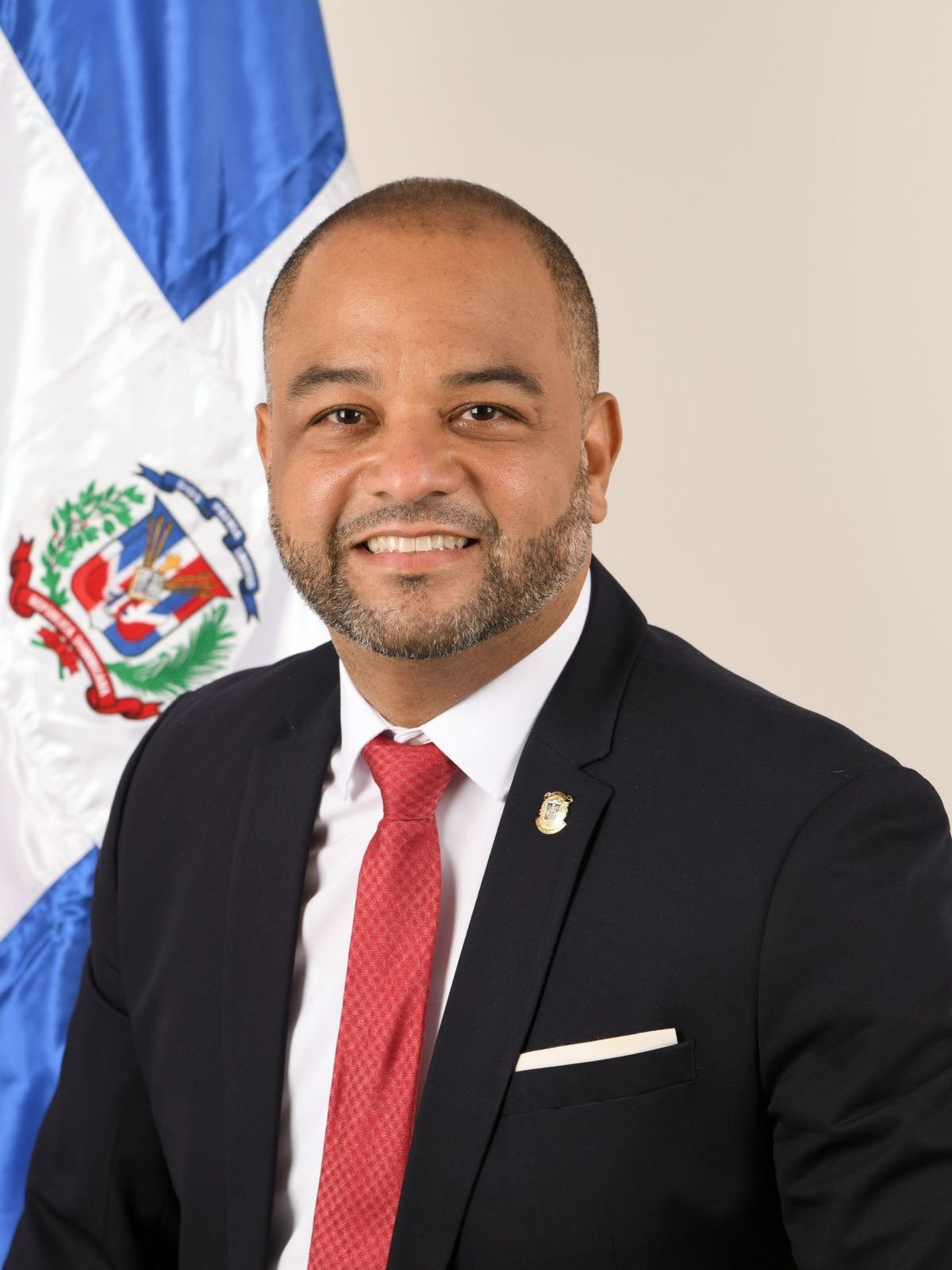 Carlos Pérez asume presidencia de la Comisión de Viviendas y Edificaciones de la Cámara de Diputados