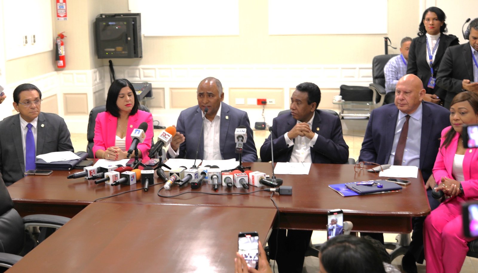 Senado anuncia inicio recepción de documentos postulantes a miembros, titulares y suplentes de la Junta Central Electoral (JCE)