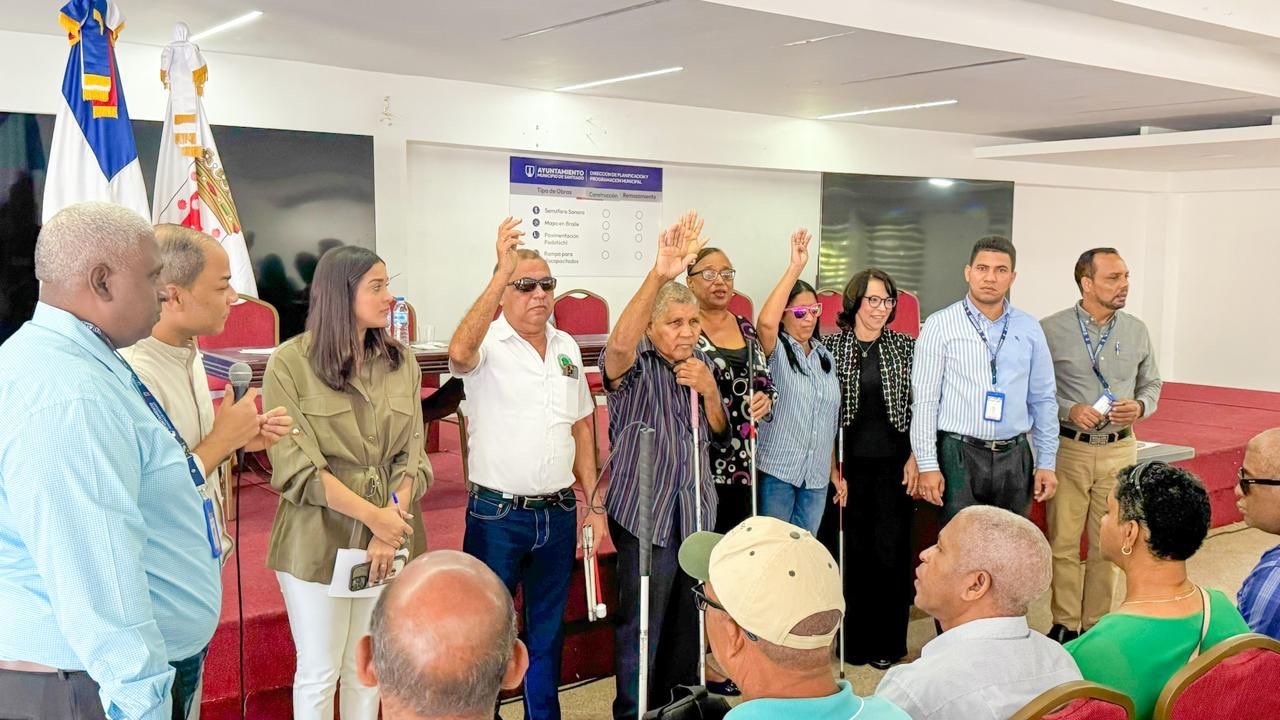Alcaldía de Santiago realiza histórica asamblea de Presupuesto Participativo para personas con discapacidad visual