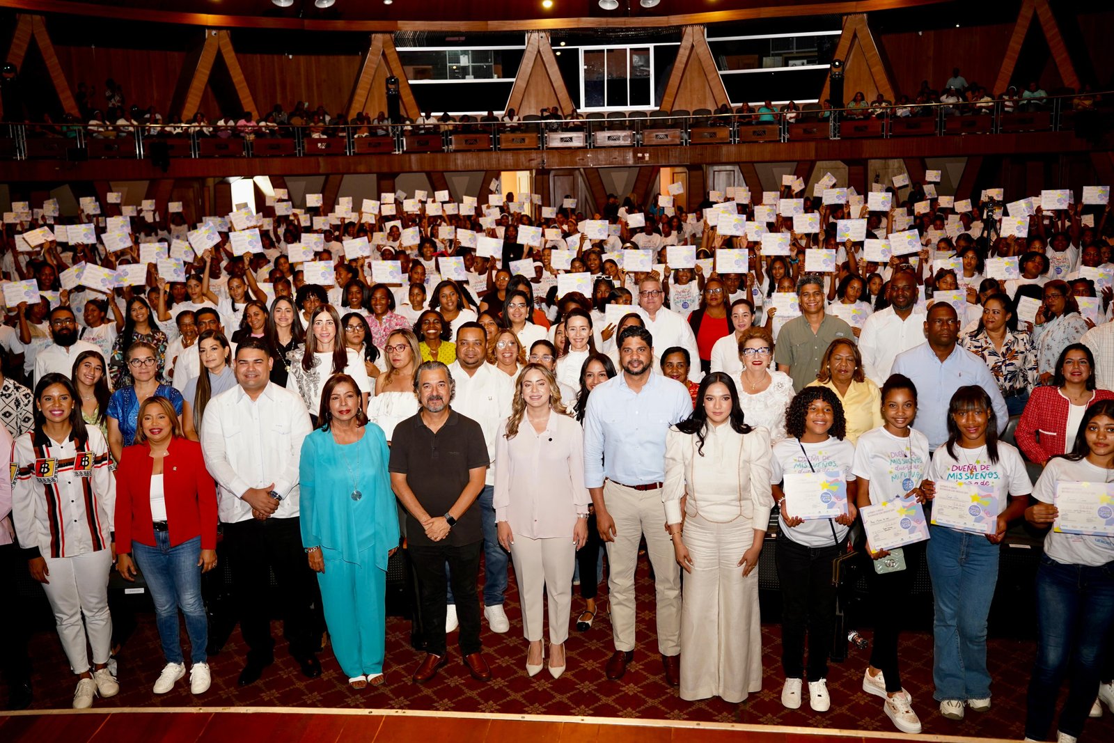 Supérate graduó 557 niñas y adolescentes a nivel nacional de los espacios educativos “Club de Chicas”, junto a Unicef y Koika