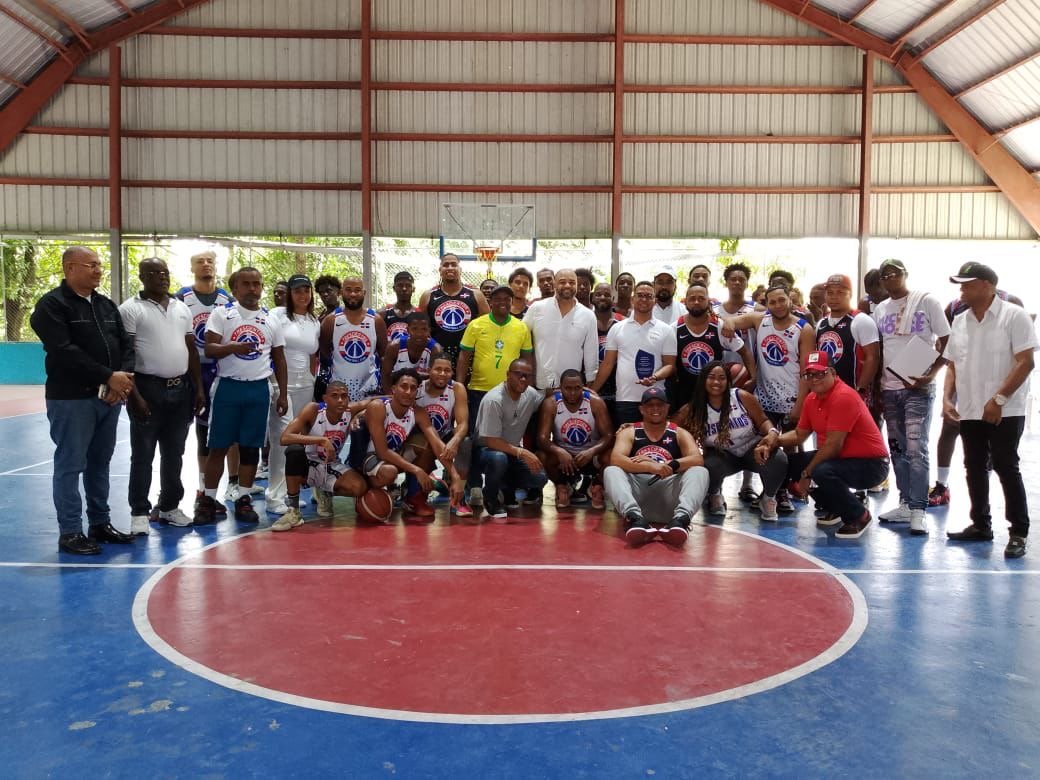 Los 300 Basketball Club realizó torneo cuadrangular en honor al ingeniero Sandy de la Cruz