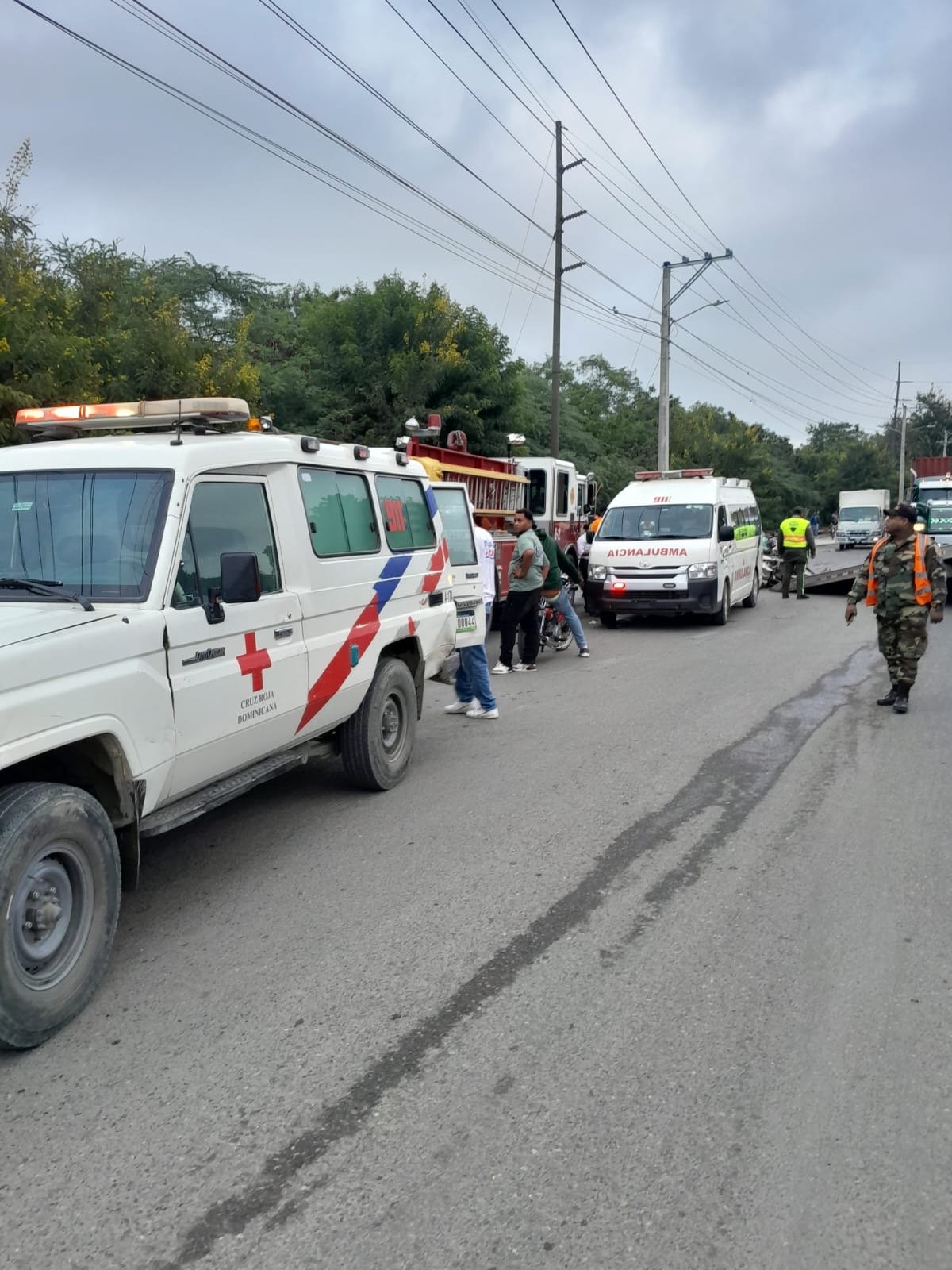 911 coordina asistencia en accidente entre jeepeta y vehículo de transporte público en Santiago