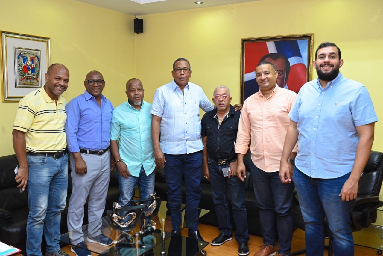 Director general de Comedores Económicos se reúne con comunitarios de Cristo Rey y  coordinan  acciones para mejorar condiciones de instalación