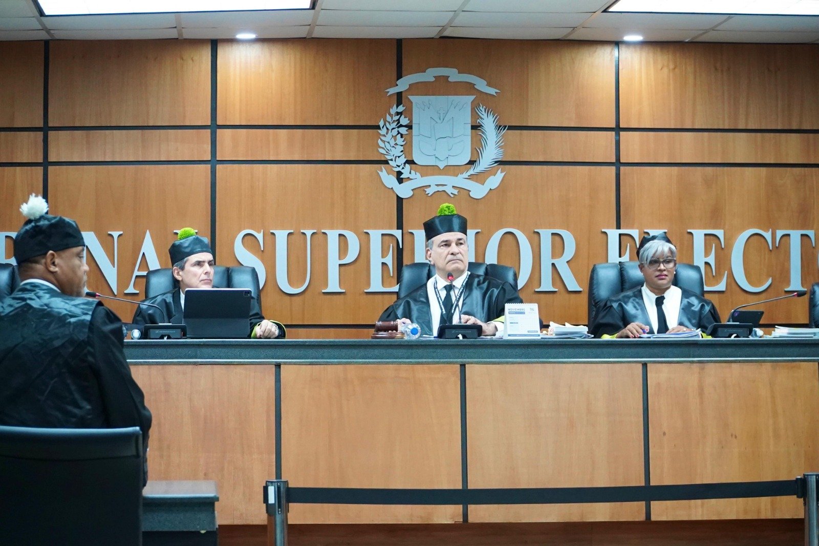 TRIBUNAL SUPERIOR ELECTORAL SE DECLARA INCOMPETENTE EN DOS AMPAROS CONTRA ADP