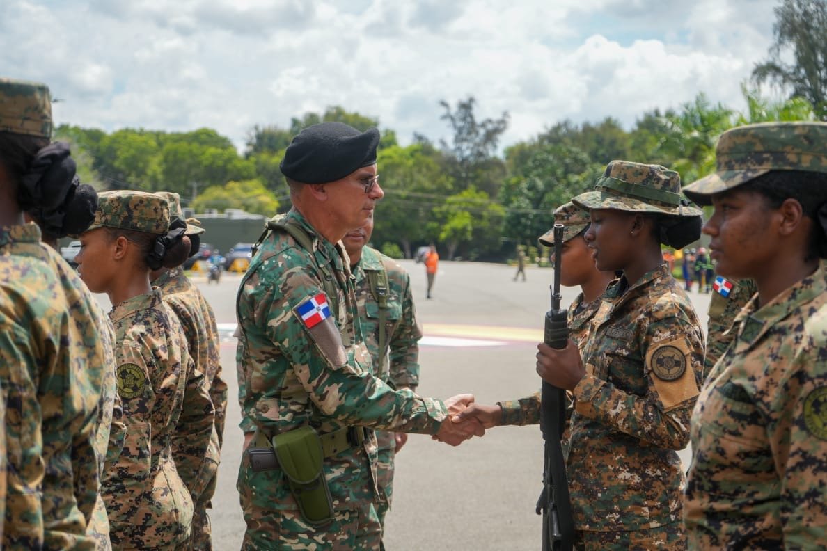 Comandante General del Ejército visita Primera Brigada de Infantería, Unidad Humanitaria de Rescate y Batallón de Comandos