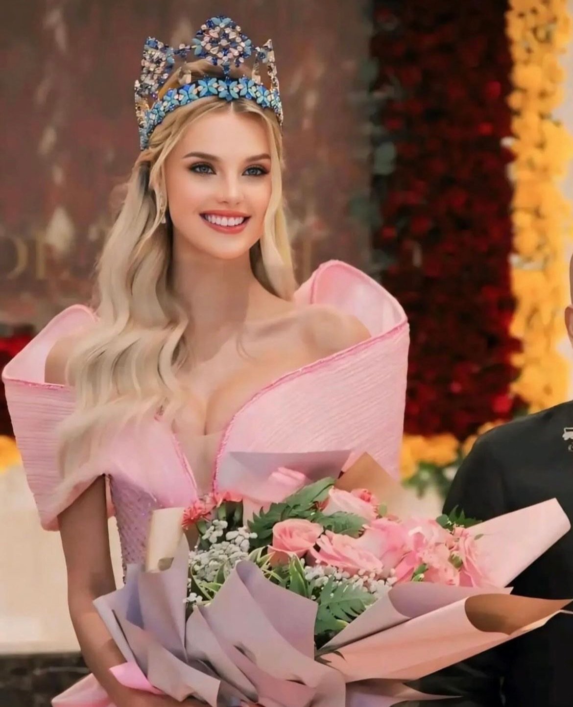 Por primera vez en la historia, llega este sábado Miss World 2024, Krystyna Pszykova junto a representantes de la organización internacional.