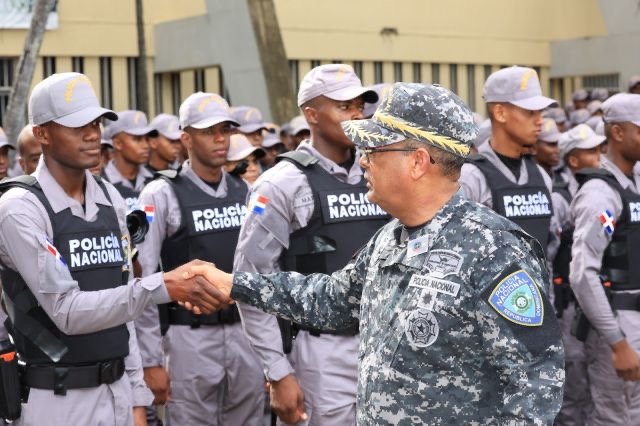 Mayor general Guzmán Peralta recuerda a los agentes su misión de proteger y servir a la ciudadanía