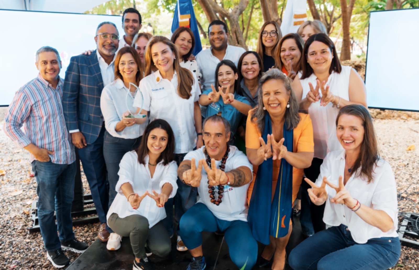 Carolina Mejía recibe premio por ser la alcaldesa que más promueve el bienestar