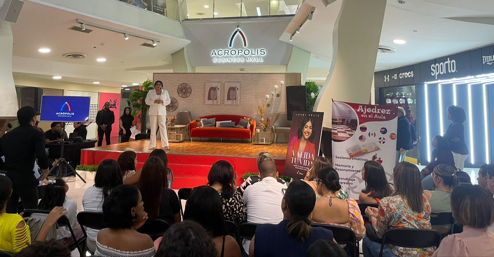Caribbean Chess Academy participa en el Work Party de Mujeres Emprendedoras en Acrópolis