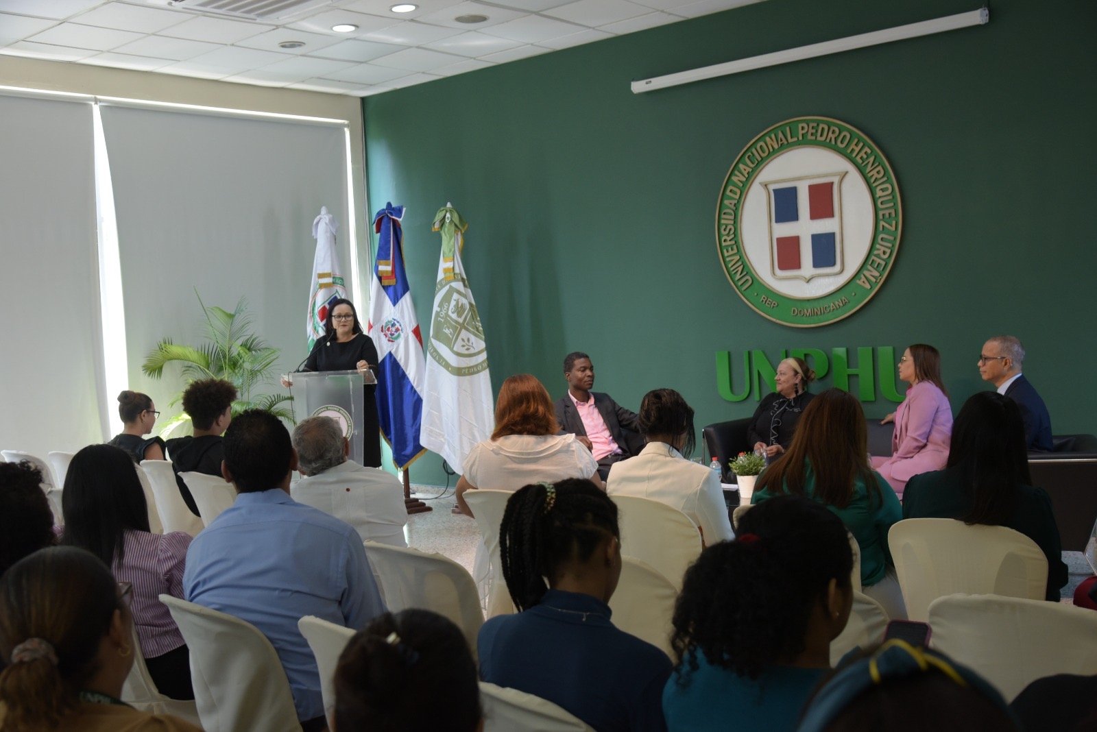 Abordan la importancia de la salud mental durante el conversatorio “Retos y Desafíos de la Salud Mental en el país”