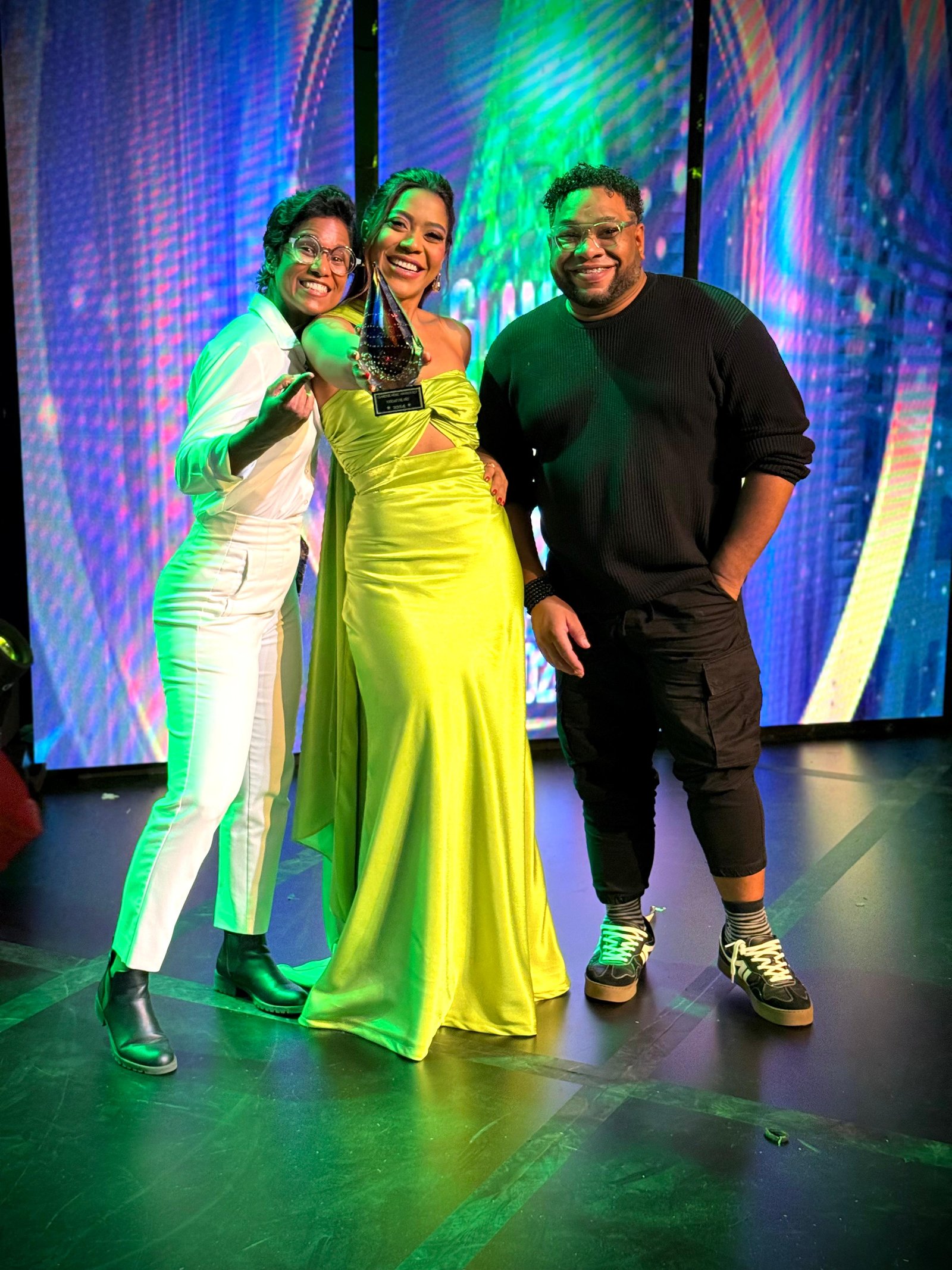 “Tras el Telón” es reconocido como Podcast del Año en los Premios Glamour Music Awards 2024