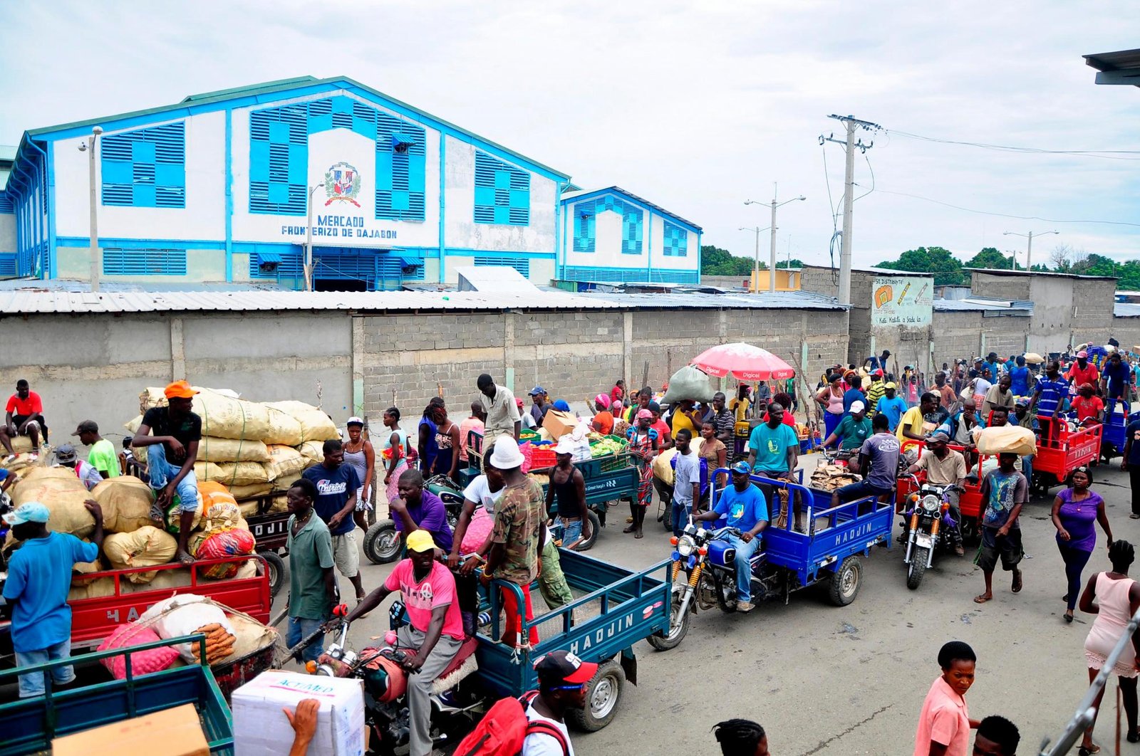 Haitianos amenazan con cerrar la frontera por Dajabón
