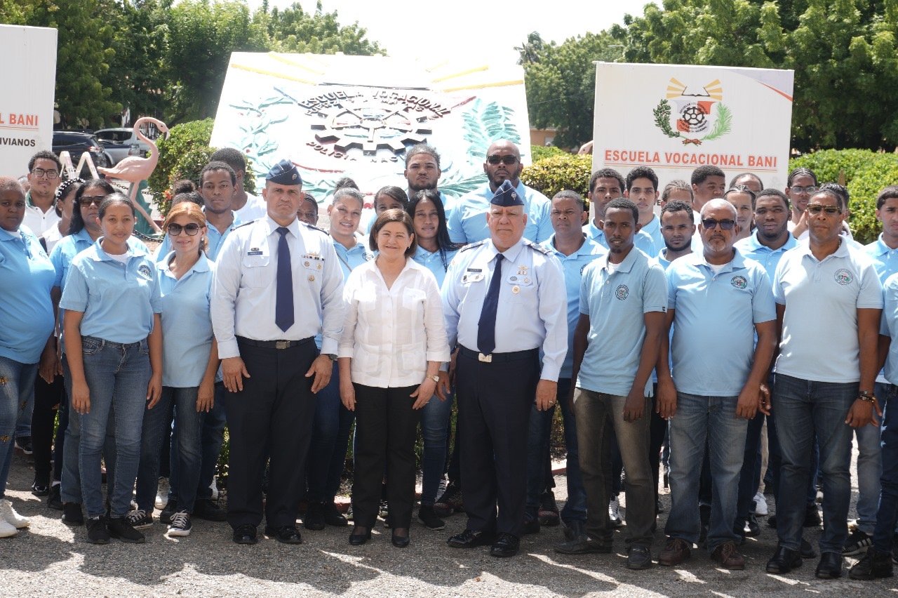 Escuelas Vocacionales de las Fuerzas Armadas y la Policía Nacional celebra 58 aniversario de fundación de primera escuela en Baní
