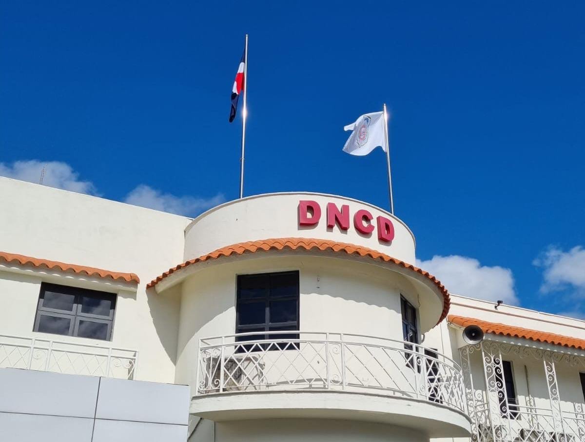 DNCD IMPONE SANCIONES DISCIPLINARIAS A AGENTE POR MALTRATO VERBAL A CIUDADANA EN SFM