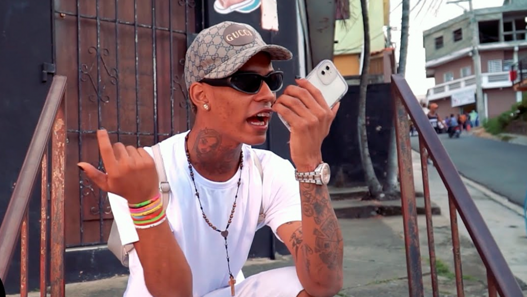 Espectáculos Públicos suspende a Dilon Baby durante 30 días por blandir un arma de fuego en un show