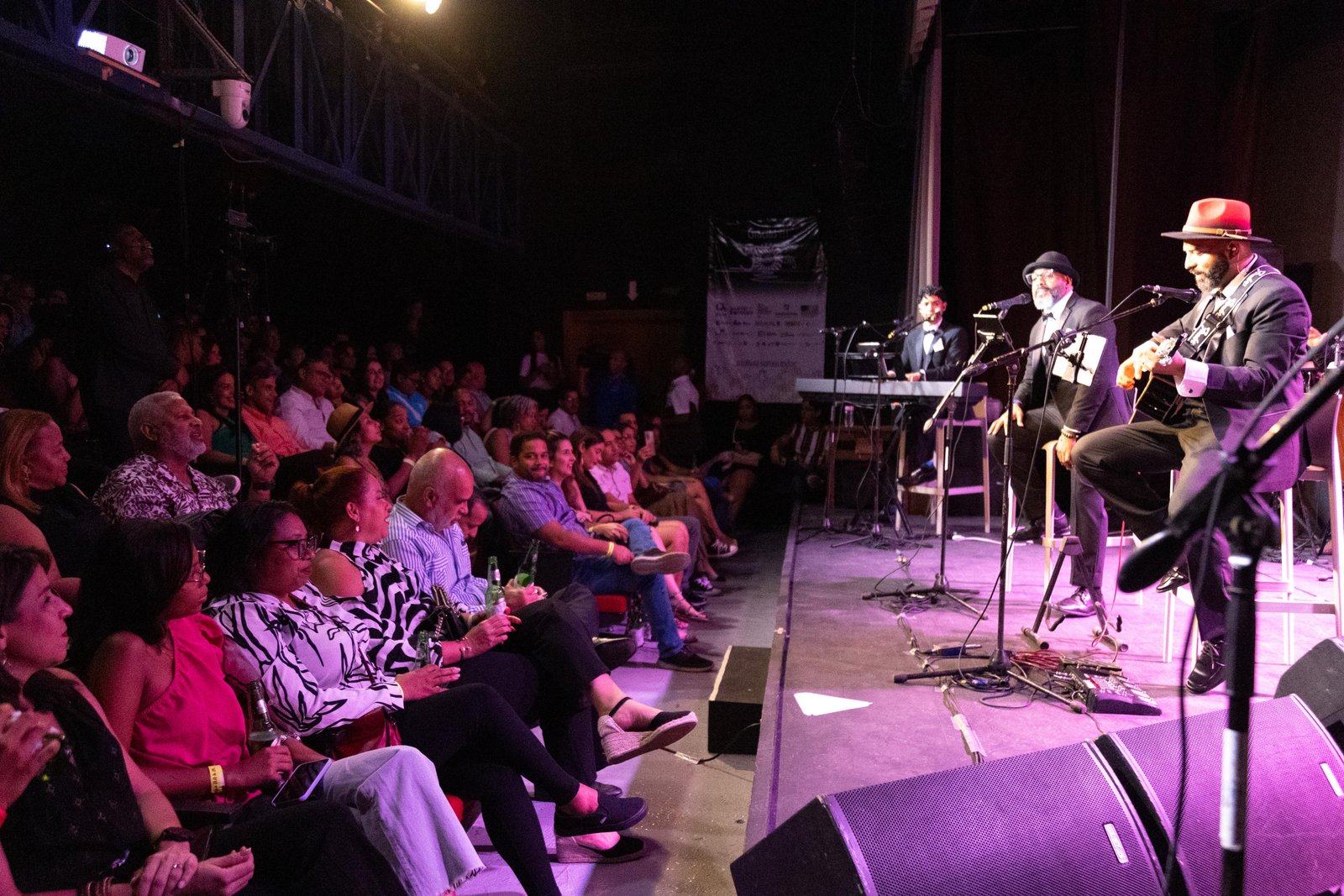 Una Noche Inolvidable en Casa de Teatro: Homenaje a Juan Luis Guerra y Joaquín Sabina