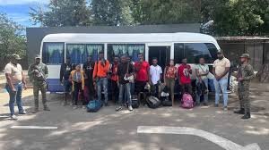 Grupo haitiano bajo detención en Haina por Migración sale libre luego de depuración