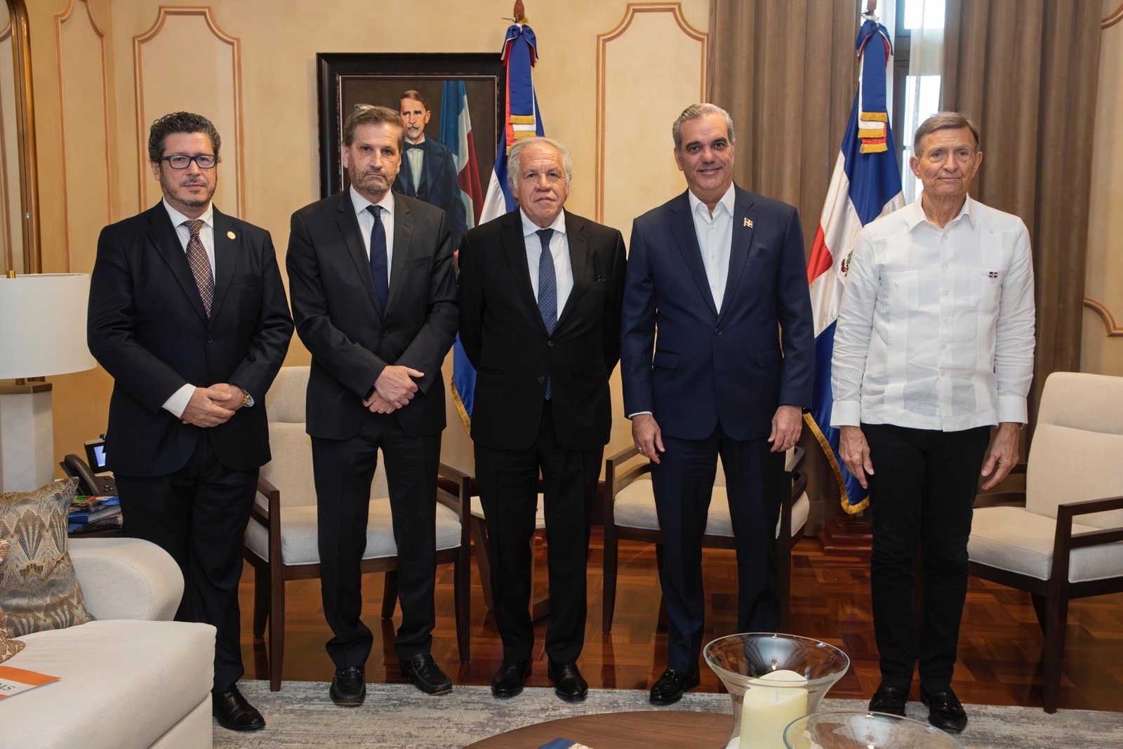 Presidente Abinader recibe en el Palacio Nacional al secretario general de la Organización de los Estados Americanos (OEA), Luis Almagro