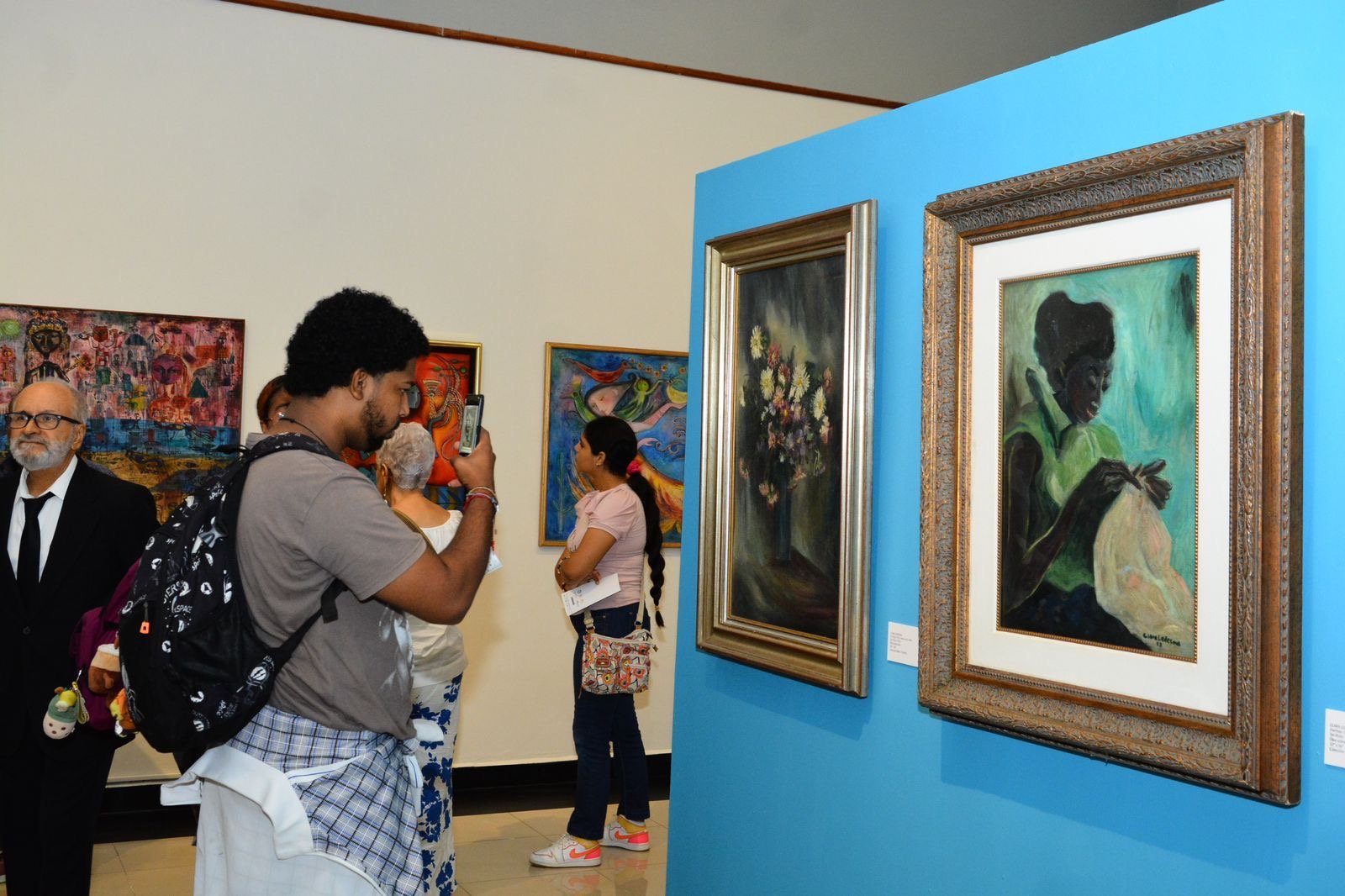 Centro de Convenciones UTESA presenta exposición de Clara Ledesma con obras de la colección Báez – Tavárez