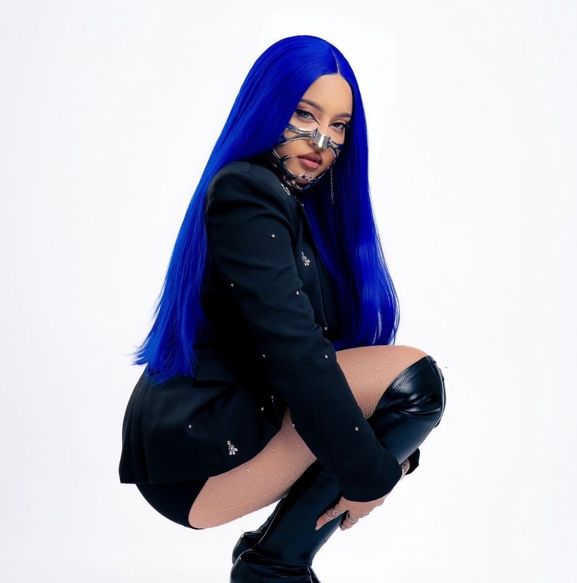 “Blue Wine”, la nueva propuesta musical creativa de la cantante dominicana “Esmeralda”