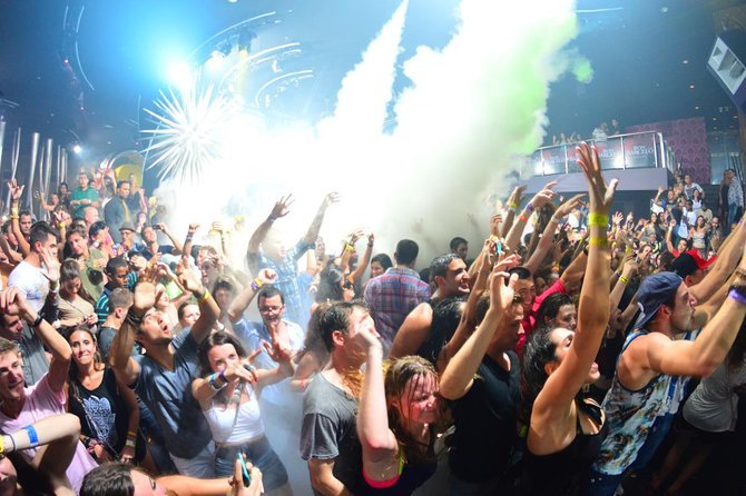 La moda  del bulto y  las discotecas dominicanas