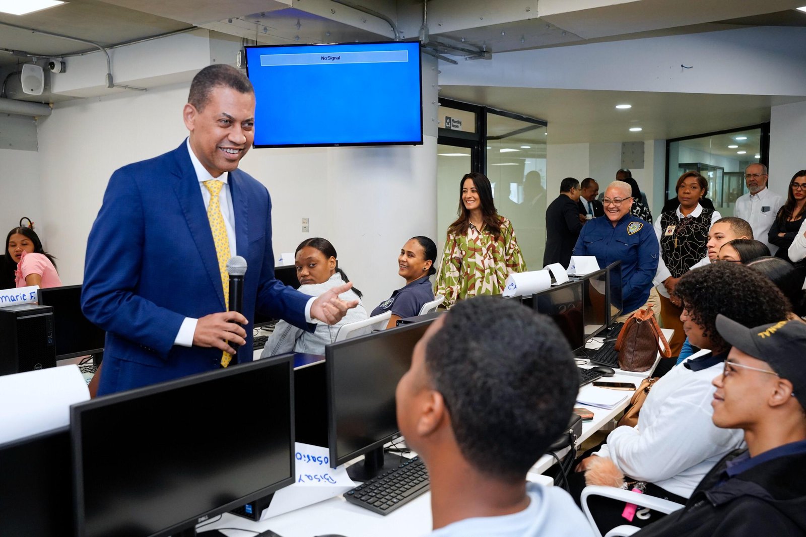 INDOTEL inicia programa de “Alfabetización Digital” para policías 