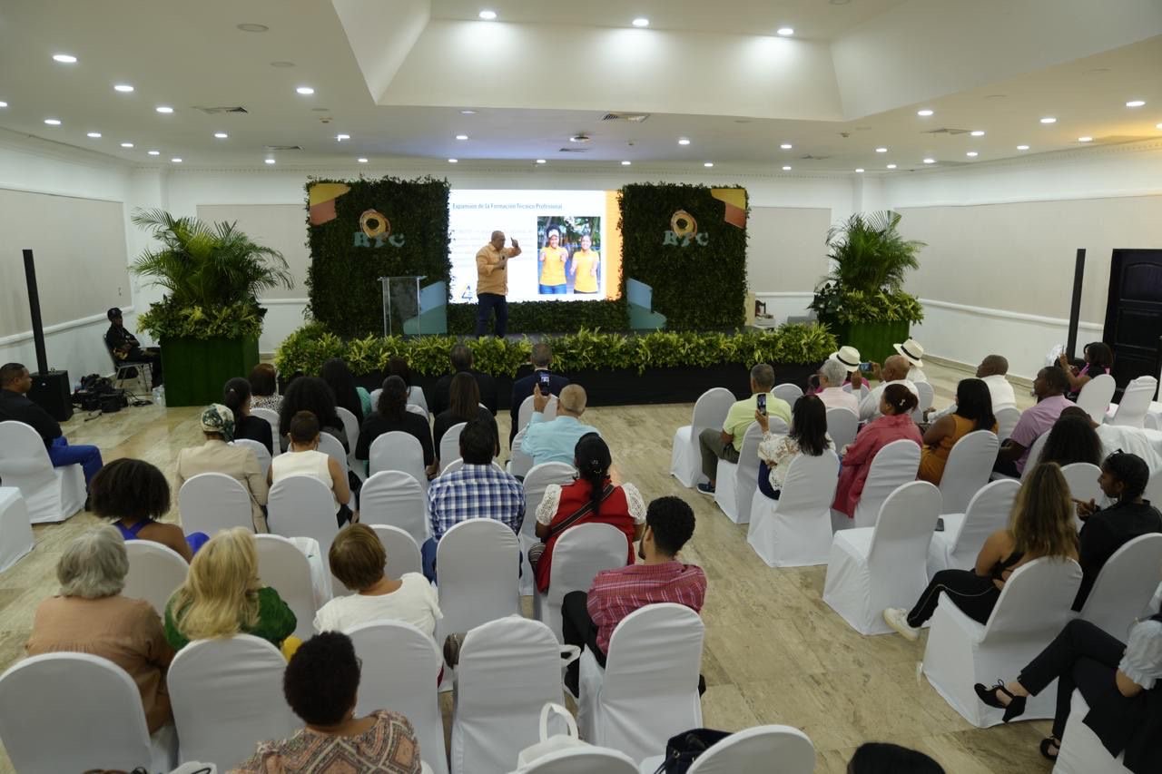 INFOTEP capacitó 121, 944 participantes del sector Turismo en el período agosto 2020 – agosto 2024