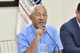 Ministro de Educación critica constante suspensión de docencia