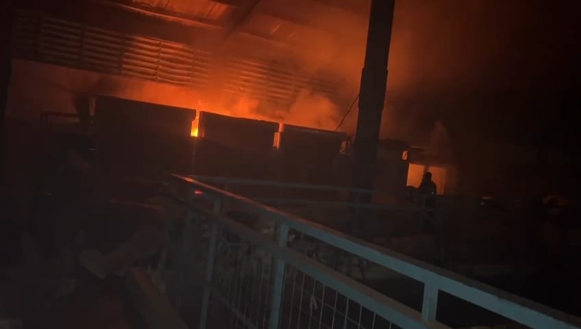 Incendio afecta segundo nivel de Mercado Fronterizo destruyendo varios puestos y 2 cafeterías