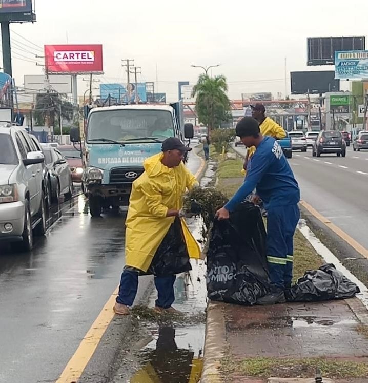 Alcaldía del Distrito Nacional intensifica operativos de limpieza por incidencia de lluvias