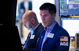 Wall Street cierra en verde tras Acción de Gracias impulsada por los fabricantes de chips