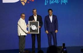 El Ministerio de Turismo reconoce a la banca múltiple y a Frank Rainieri por sus aportes al sector